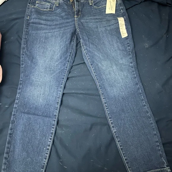 Universal Thread - Picture 2 of 2